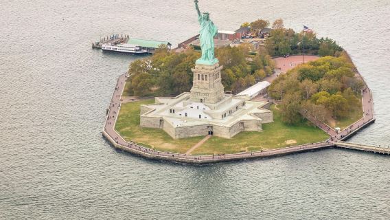 Tur Patung Liberty, Pulau Ellis, dan Feri Lewati Antrean di New York City