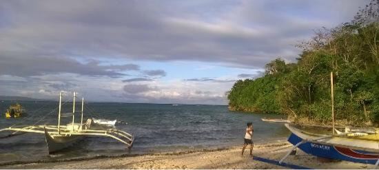 Lugutan Beach