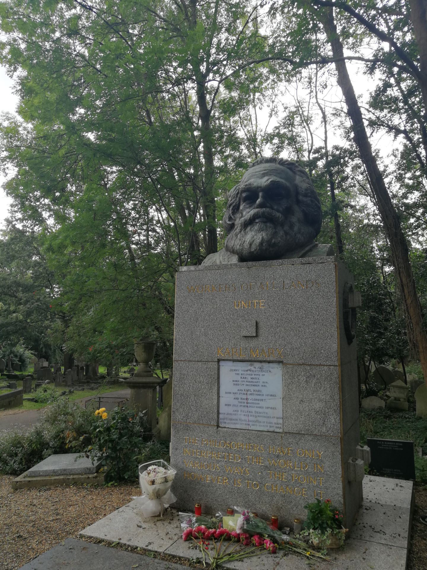 ロンドン ハイゲイト墓地 評判 案内 トリップドットコム