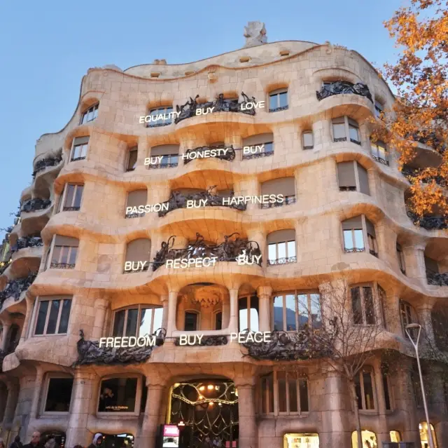 西班牙獨有的建築， 風景與巴洛克風格的結合！