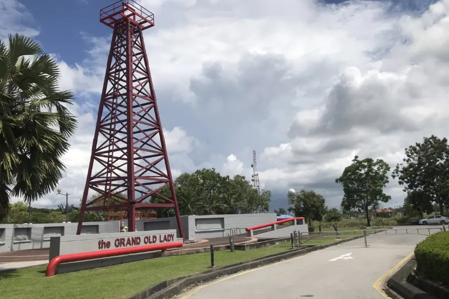 The Grand Old Lady - Canada Hill