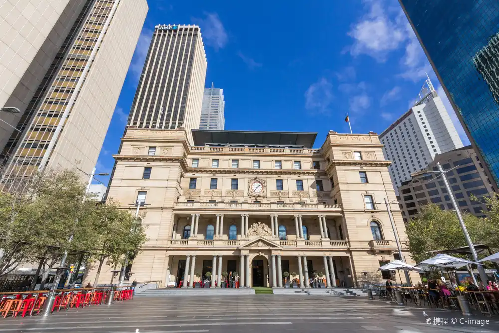Hotels near Customs House