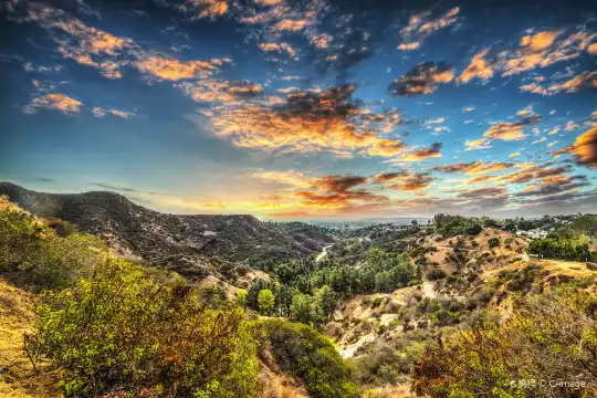 Hotels near Bronson Caves