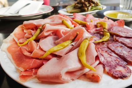 Continental Deli Bar Bistro