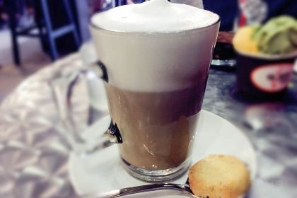 GUSTO GELATO & CAFEE / MERTANADI