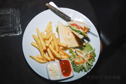 Full Moon Bar and Restaurant