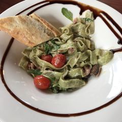 Truffle Pigs Bistro & Lodge 여행 사진