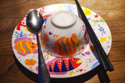 YI KUAI QI SHI SHANG CAN TING TAI CANG DIAN