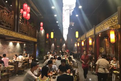 小龙坎老火锅(东坡外滩店)