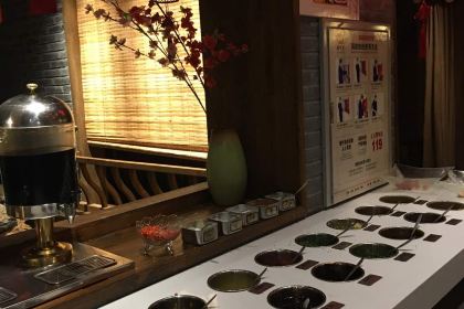 Jingjiangxiangtianxia Hot Pot (yingbinxilu)