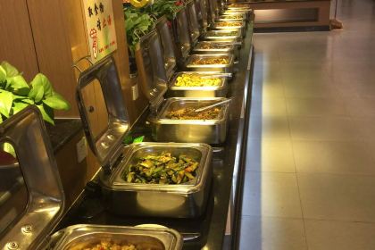 Qingnianhugongyisushiguan