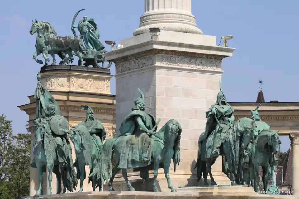 3_Heroes' Square