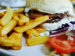 Monty's Cafe Bar