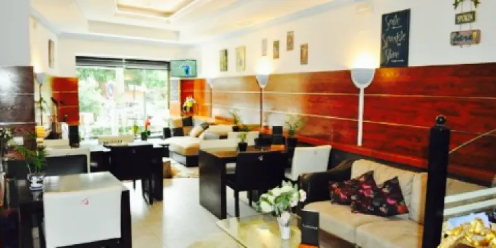 Harry's Lounge & Kitchen