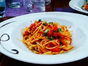 Luigis Pizza / Pasta / Bar