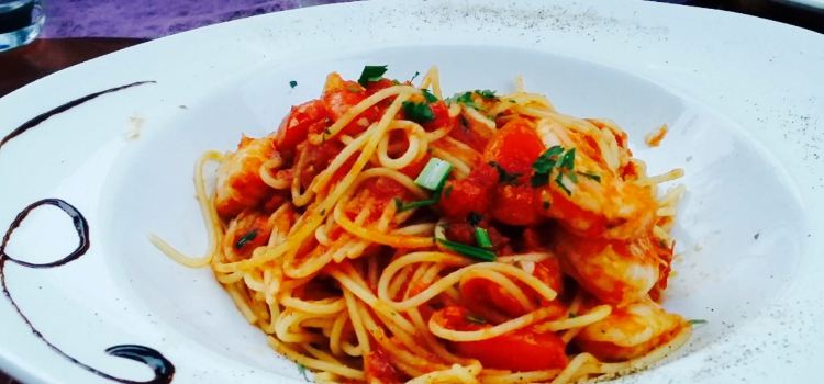 Luigis Pizza / Pasta / Bar