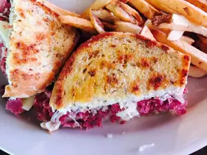 Puckers Sports Pub & Grille
