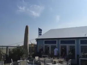 Strandpaviljoen Zuid-Zuid-West