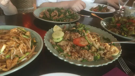 Sing Tong Thai Cuisine