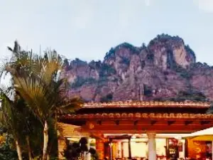 La Cascada Restaurant & Bar