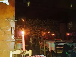 Gianni's Tavern