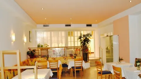 Grauer Bar in Chiusa