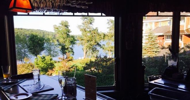 Lakehouse Grille