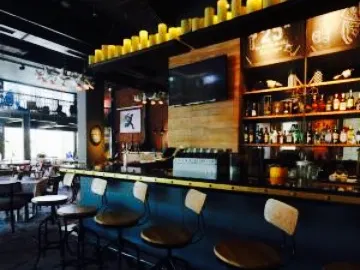 The Avenue Lounge Bar in Surabaya