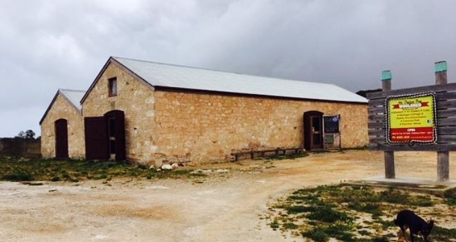 Mt Dutton Bay Woolshed Cafe