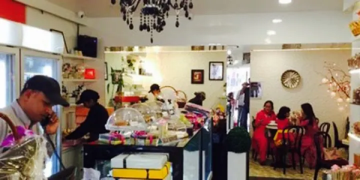 Monica's Puddings & Pies