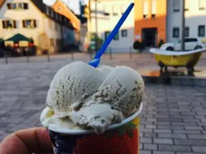Rolands Eiscafe & Weinbistro
