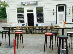 De IJscolademan