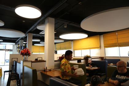 Shirley's Coffee Shop Garapan