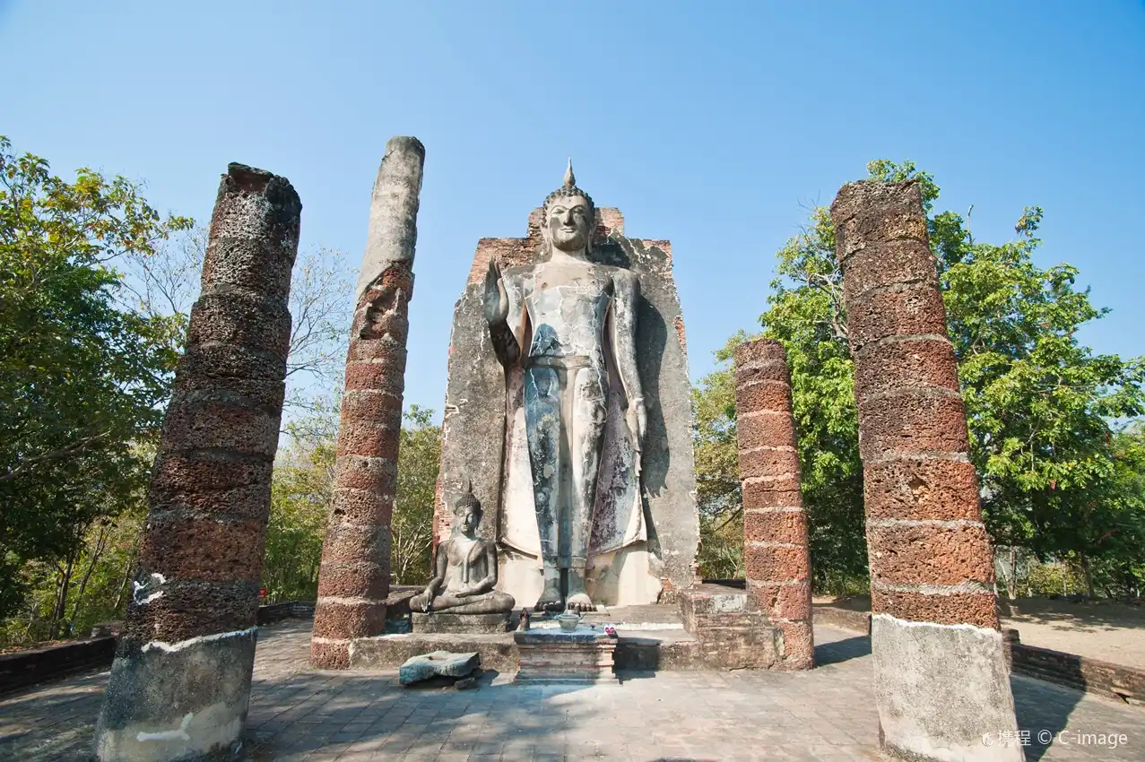 Các khách sạn gần Wat Saphan Hin