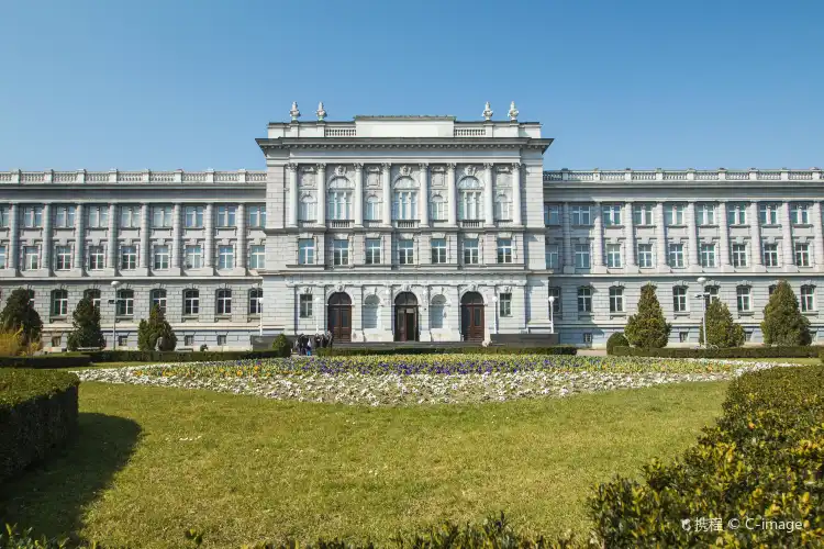 Hotels near Mimara Museum