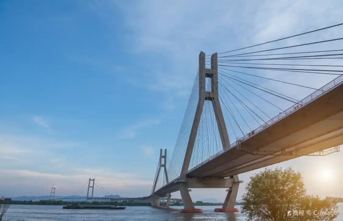 양쯔강 다리 주변 호텔