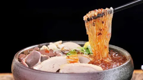 苓记南京鸭血粉丝·皮肚面(县东巷店) in Jinan