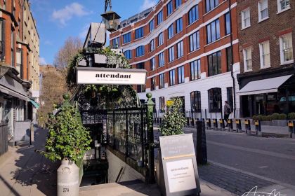 服務員（費茲羅維亞店）