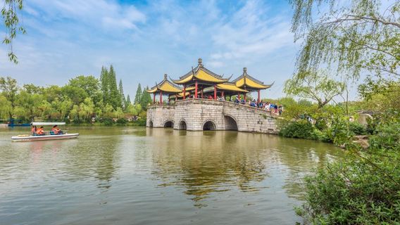 Slender West Lake