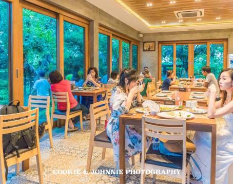 Chom Cafe and Restaurant