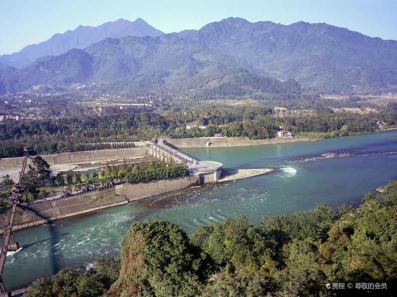 Dujiangyan Fish-mouth Water-dividing Dike