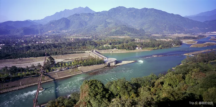 2_Dujiangyan Fish-mouth Water-dividing Dike
