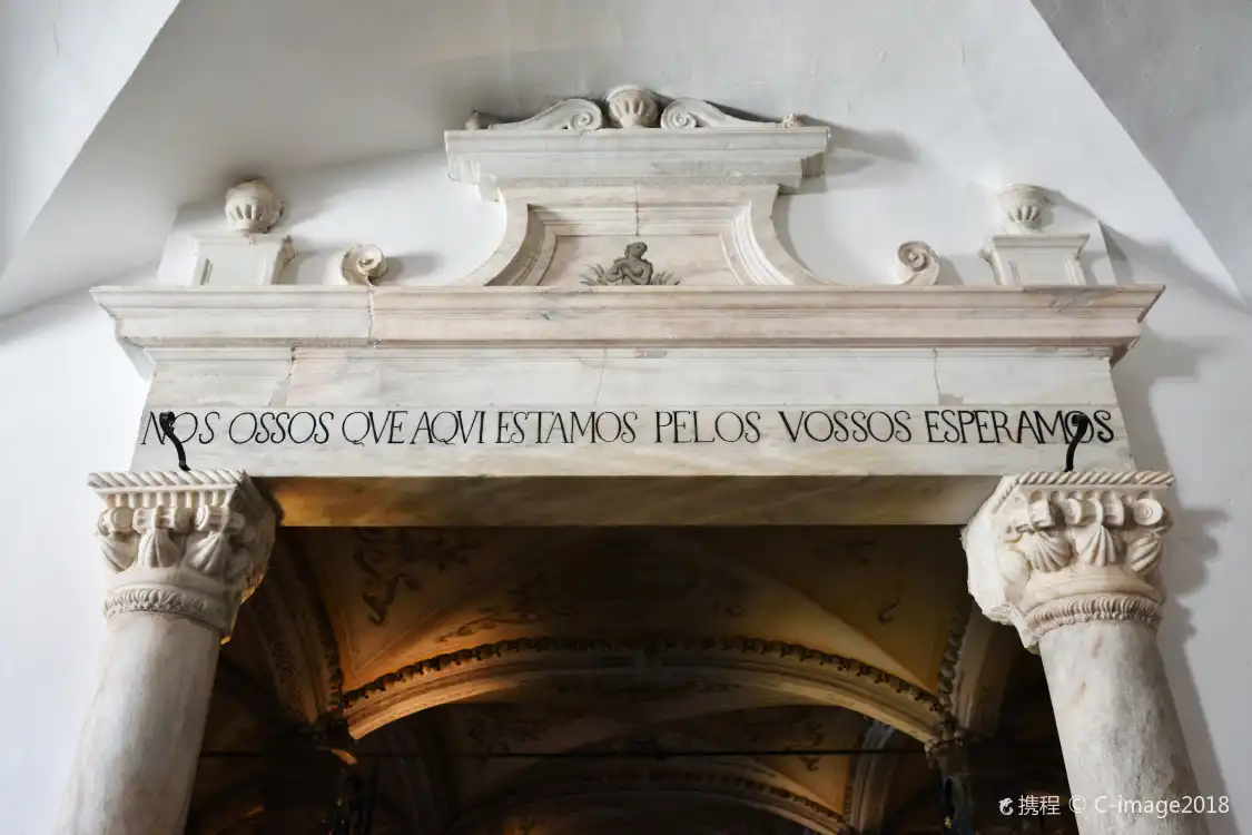 Hotels near Chapel of Bones (Évora)