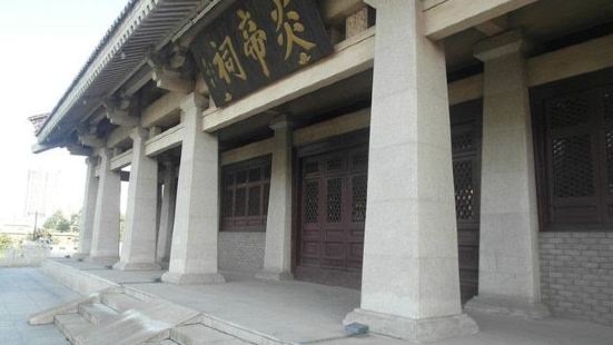 寶雞的炎帝祠建於上世紀八十年代，過去是河濱公園，後來更名為炎