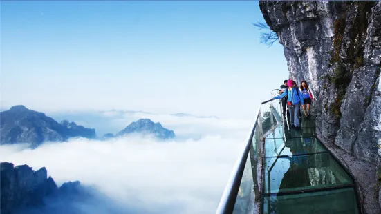 Tianmen Mountain Glass Walkway