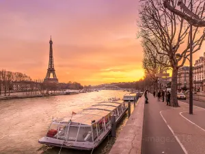 Sightseeing Boats in Paris