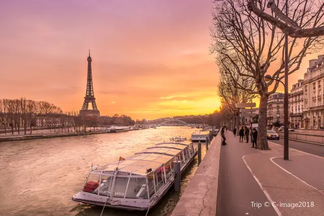 Sightseeing Boats in Paris