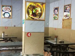 双流肥肠粉川菜饭店