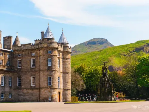 Top Attraction in Edinburgh: Palace of Holyroodhouse