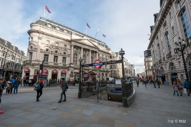 10 Best London Streets and Malls for Shopping